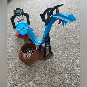 Monster Jam Dunk Tank Playset with Water Feature
